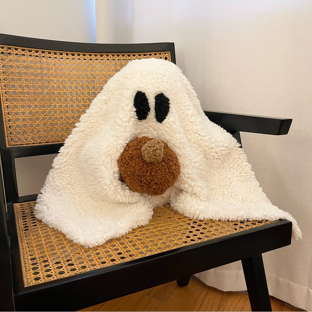 NWT Pottery Barn Gus the Ghost Sherpa Pillow with Pumpkin
